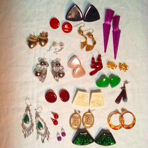 Lot of 20 pairs of earrings